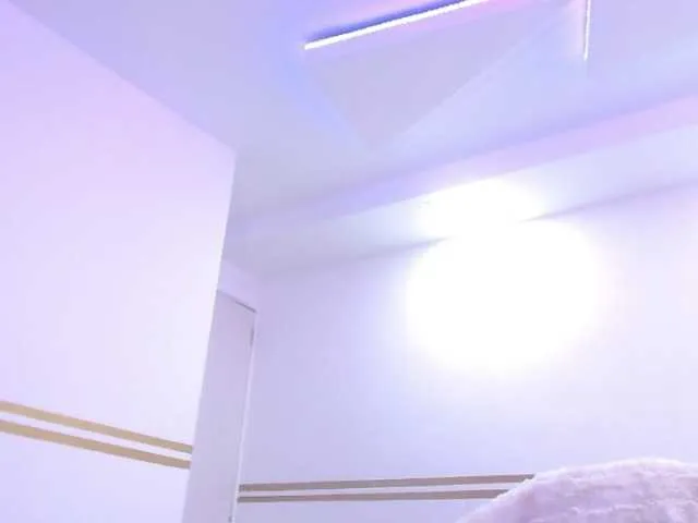 Live sex webcam photo for Louise-red #269193777
