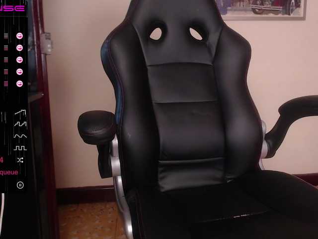 Live sex webcam photo for chloe-rosse #269188504