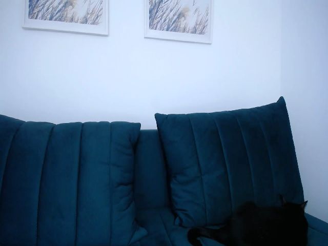 Live sex webcam photo for call_me_em #269195720