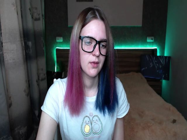 Live sex webcam photo for Ella_Hudson #269187132