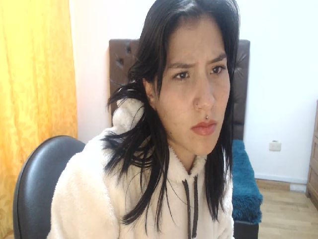 Live sex webcam photo for Emmaafox #269200399