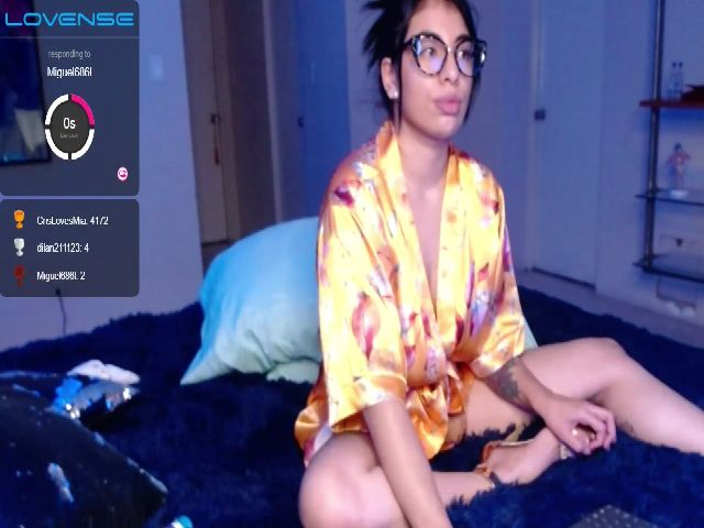 Live sex webcam photo for Miaparkers #269185306