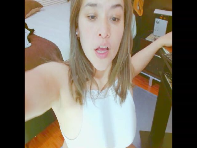 Live sex webcam photo for Salomesweet69 #287861630