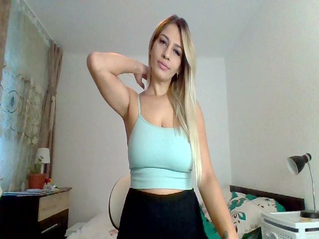 Live sex webcam photo for Erika_Sweet #269187616