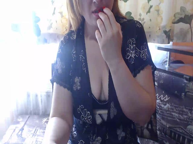 Live sex webcam photo for Foxy_red333 #269191458