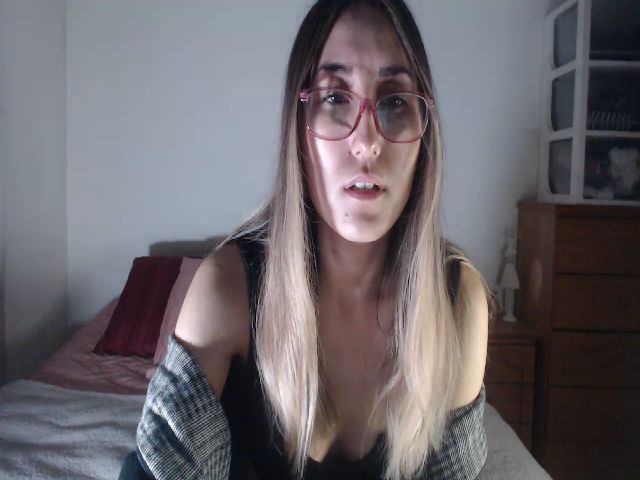 Live sex webcam photo for Ninimoon #269189399