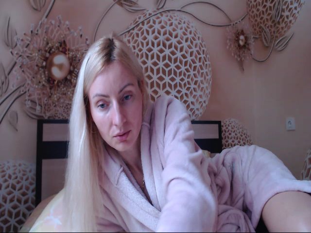 Live sex webcam photo for MeltingJulia #269193973