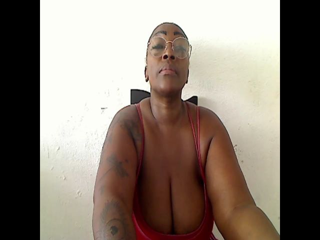 Live sex webcam photo for Assbigxhot9 #269195575