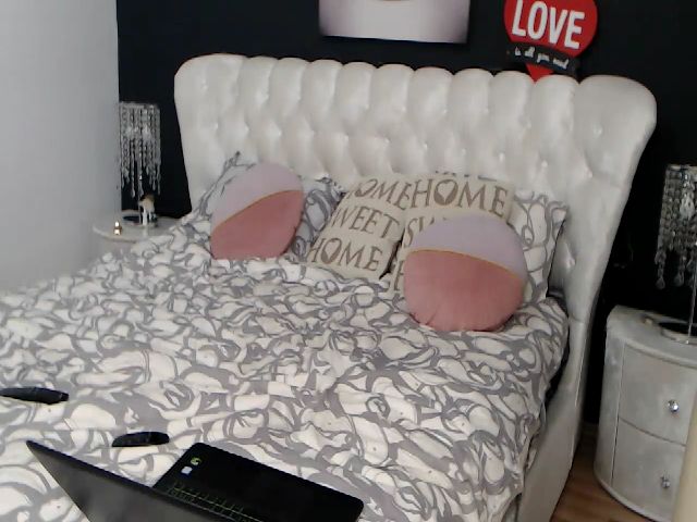 Live sex webcam photo for BlondeeFairy #269193978