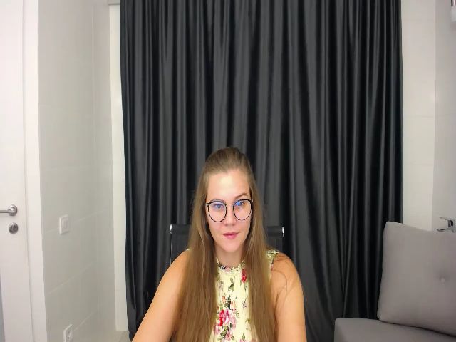 Live sex webcam photo for KellyKleine #269202068