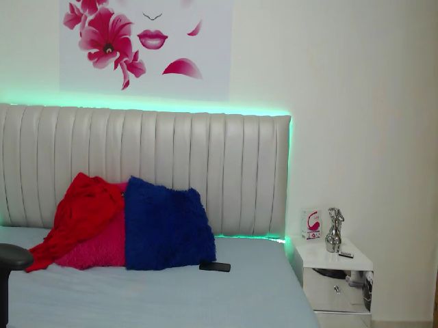 Live sex webcam photo for Sashaseexxy #269186655