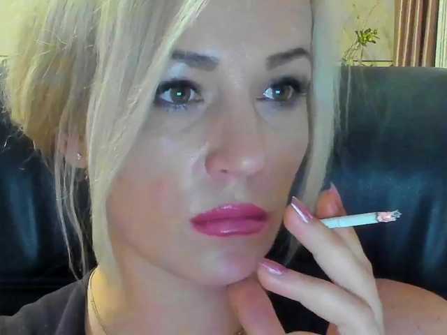 Live sex webcam photo for SmokingWoman #269182780