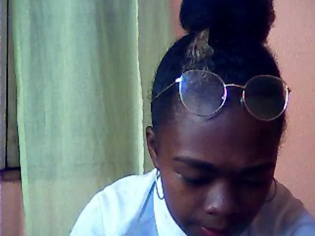 Live sex webcam photo for Errah #269193482