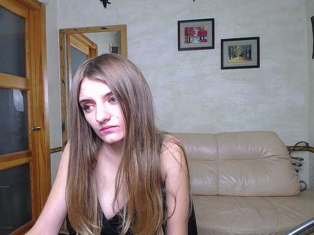 Live sex webcam photo for Kamillasins #269188495