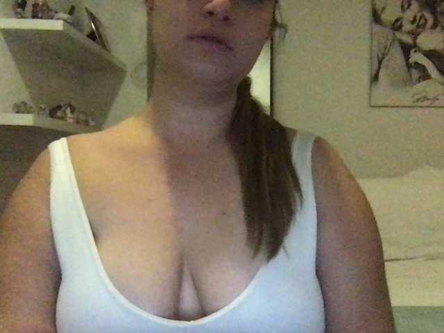 Live sex webcam photo for sophie-black #269183815