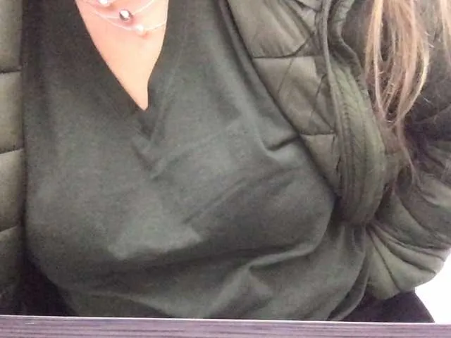 Live sex webcam photo for sophie-black #269193368