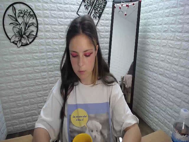 Live sex webcam photo for JulieJess #269194764