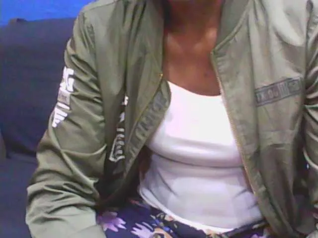 Live sex webcam photo for LittleDiva #269199810