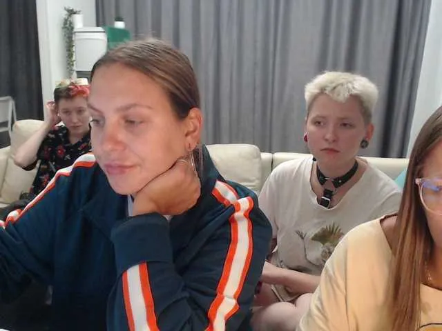 Live sex webcam photo for BugaGirls #269204316