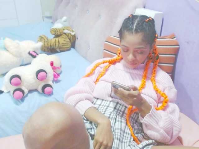 Live sex webcam photo for charlote-15 #269210734