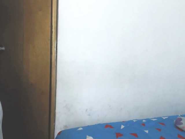 Live sex webcam photo for Maddyebela24 #269205752