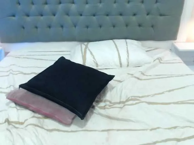 Live sex webcam photo for LindsayHoffma #269221554
