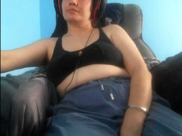 Live sex webcam photo for YourDesire36 #269221599