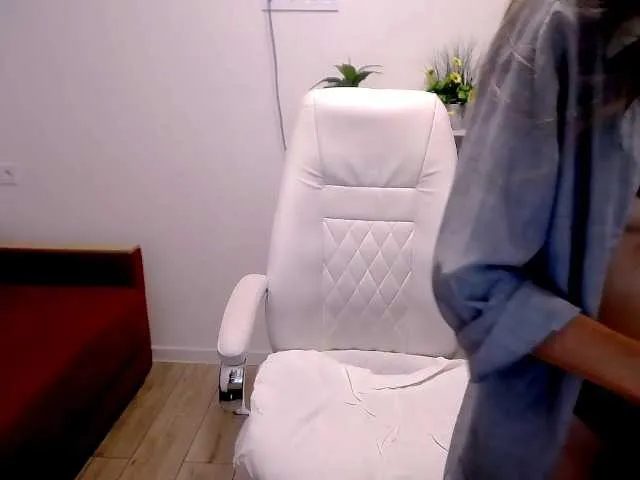 Live sex webcam photo for Tori-Vi #269210643