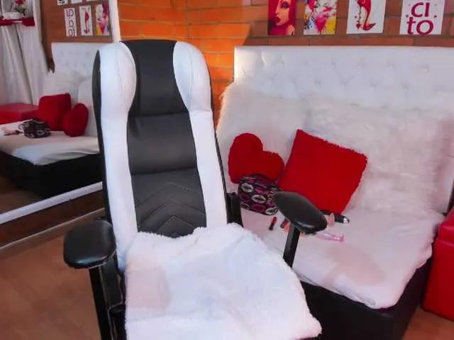 Live sex webcam photo for Tinadirosso #269210515