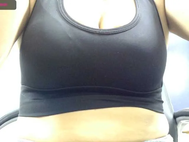 Live sex webcam photo for CrazzyJenna #269205317