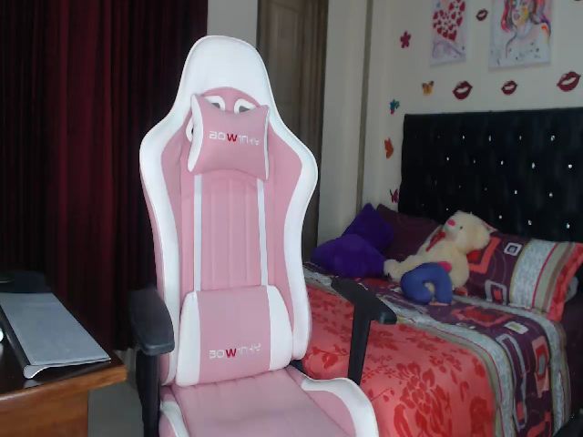 Live sex webcam photo for MIA_LOVE24 #269208912