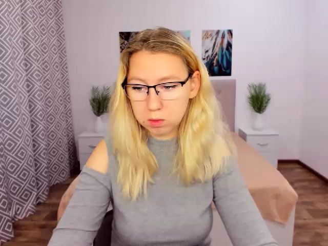 Live sex webcam photo for LizaSwan #269208873