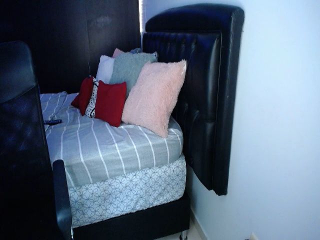 Live sex webcam photo for Valen_giraldo #269219411