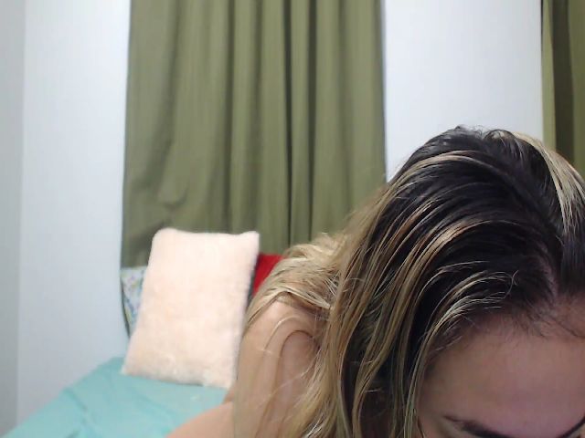 Live sex webcam photo for MackenzieJoe #269213596