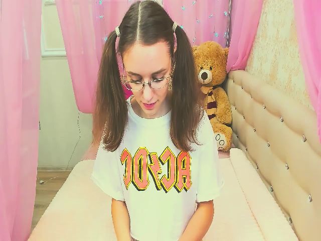 Live sex webcam photo for LIL_MAYA #269209491