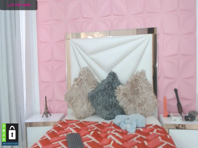 Live sex webcam photo for Tiana_James1 #269218400