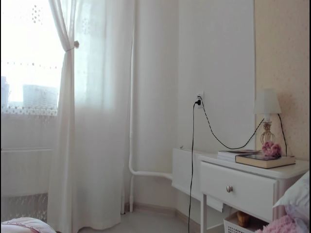 Live sex webcam photo for SweetLeeps_ #269209116