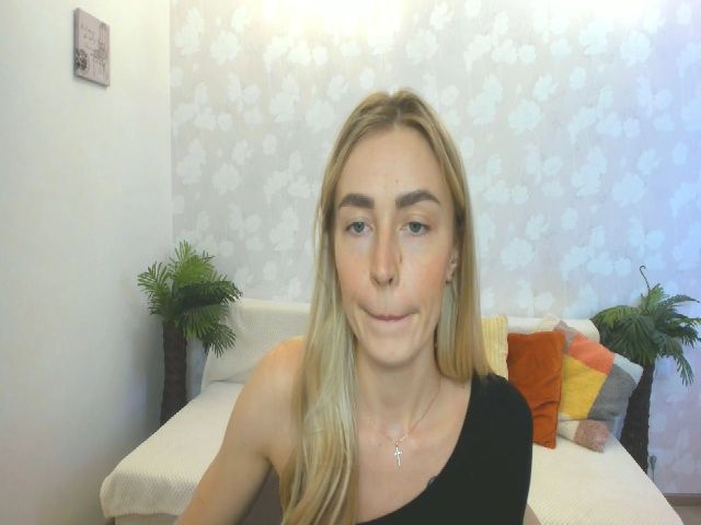 Live sex webcam photo for MissisRexa #269215923