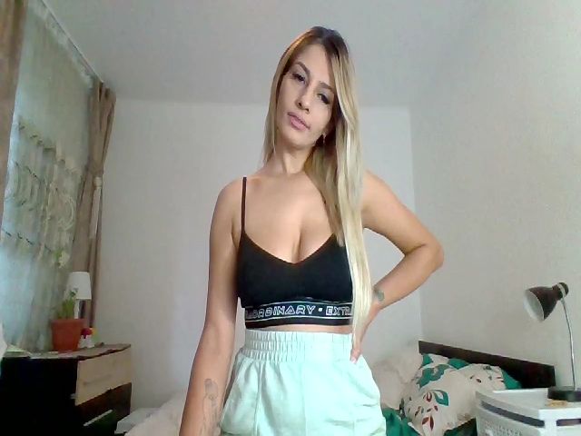 Live sex webcam photo for Erika_Sweet #269209498