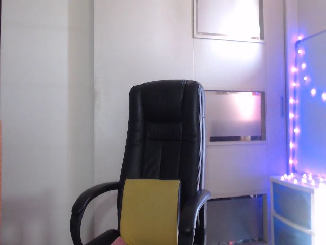 Live sex webcam photo for Ninimoon #269217099