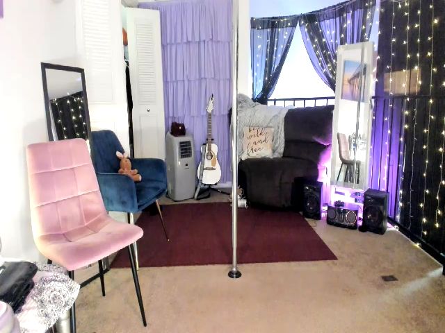 Live sex webcam photo for PetiteJewel #269216483