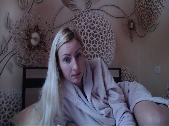 Live sex webcam photo for MeltingJulia #269216125