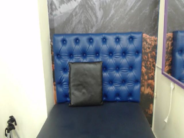 Live sex webcam photo for Cleo_e #269214419