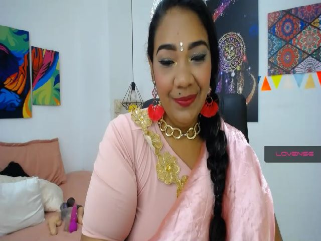 Live sex webcam photo for IndianMama #269214572