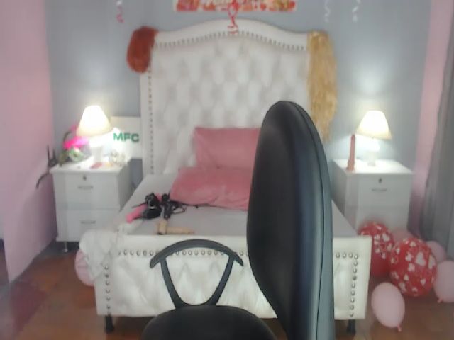 Live sex webcam photo for Emily_Lopez #269223079