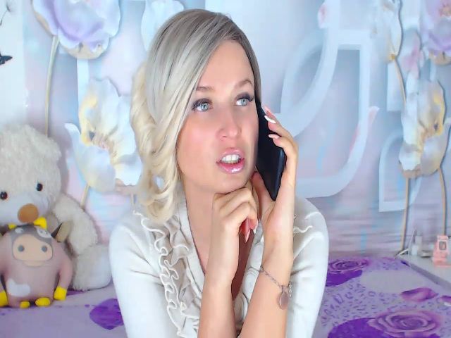 Live sex webcam photo for MoonCandyGirl #269216213