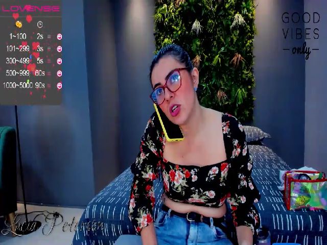 Live sex webcam photo for luciapeterson #269216193
