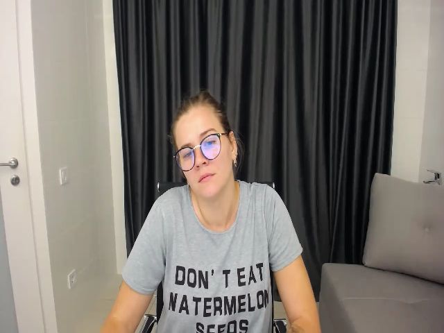 Live sex webcam photo for KellyKleine #269218709