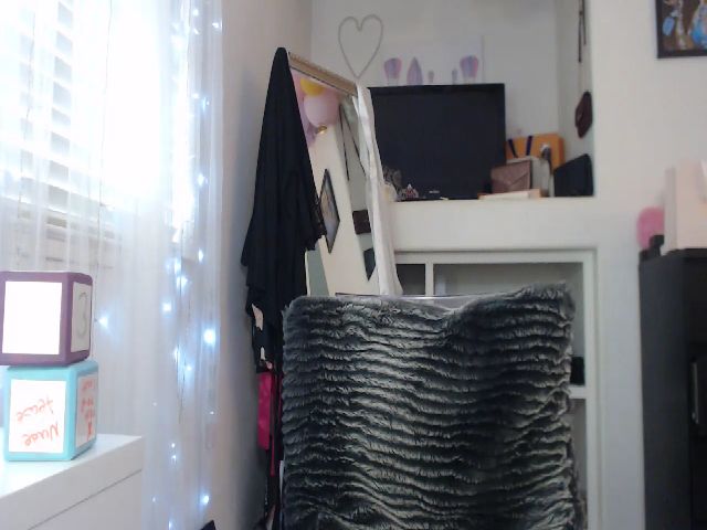 Live sex webcam photo for HollyLynnxo_ #269224562