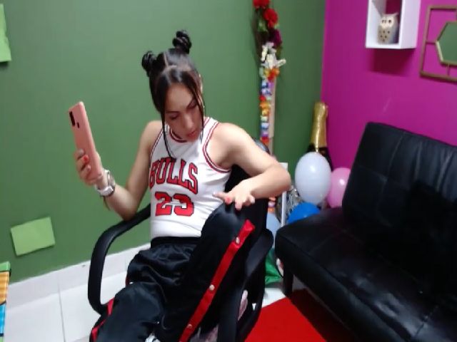 Live sex webcam photo for Mileypink #269208699